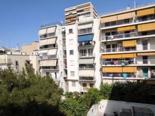 ΘΕΑ ΑΠΟ ΤΟ ΠΙΣΩ ΜΠΑΛΚΟΝΙ