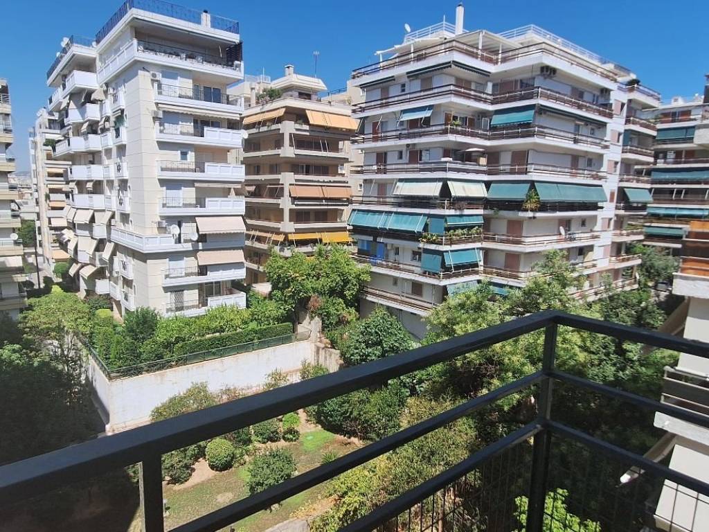 Θέα από πίσω μπαλκόνι