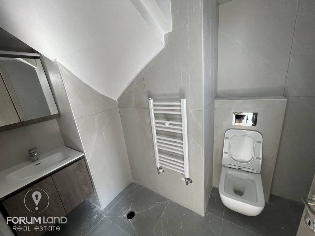 Forumland Real Estate, Μπάνιο