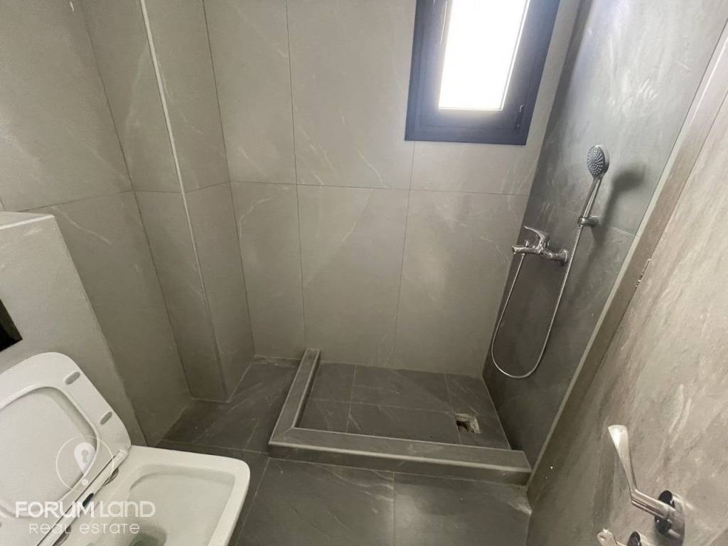 Forumland Real Estate, Μπάνιο