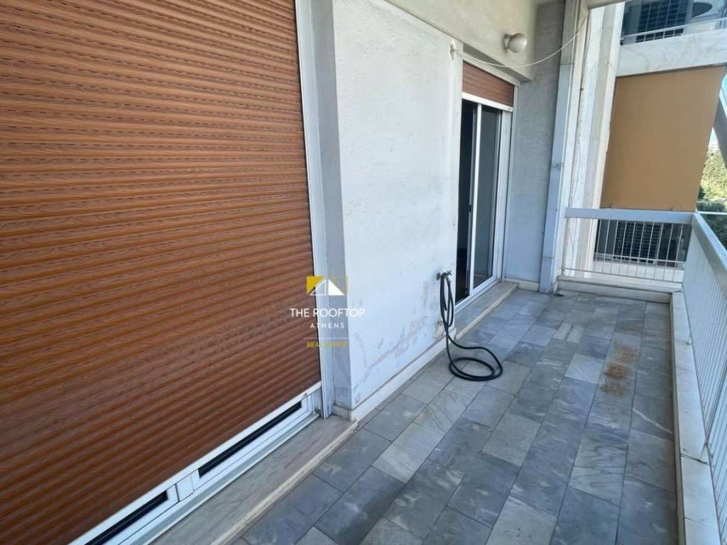 mpalkoni ( 2e eikona)