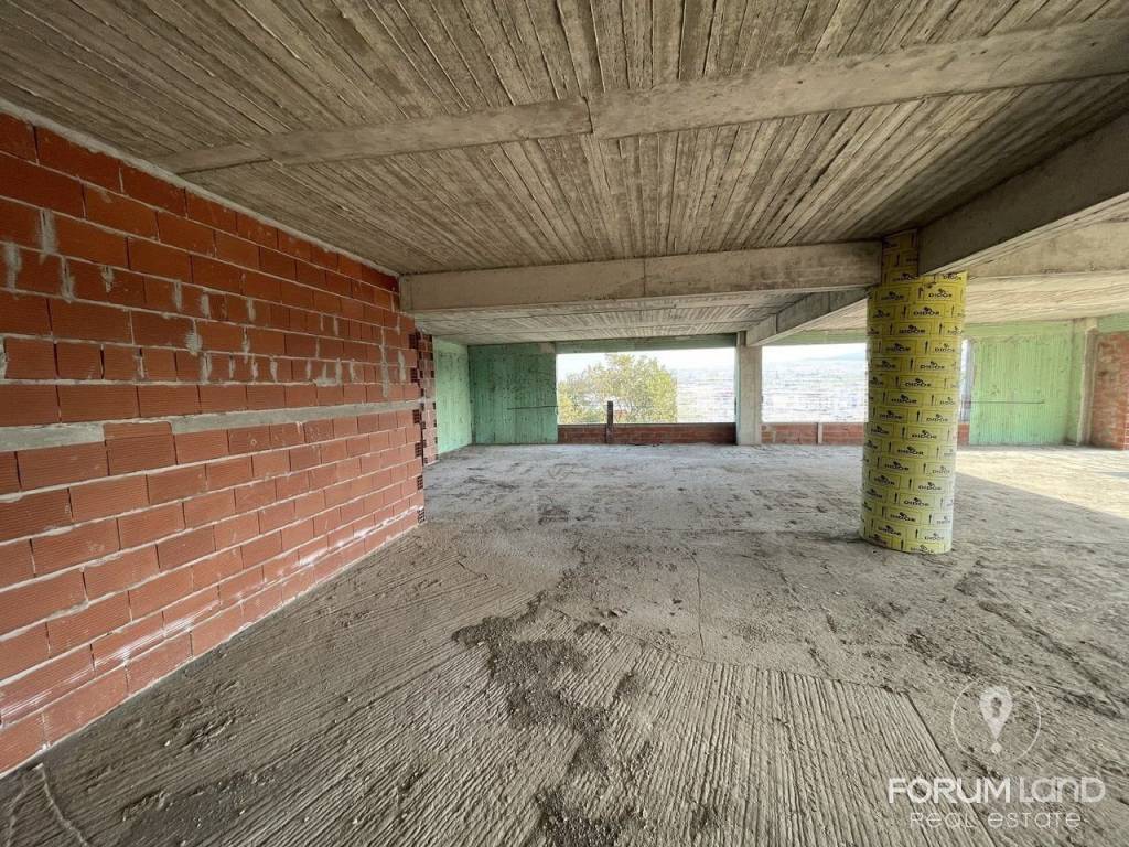 Forumland Real Estate, Κτίριο 1.400τ.μ.