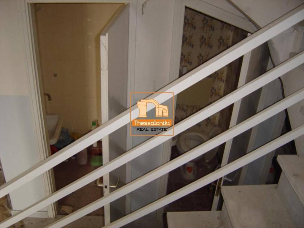 Άγιος Αθανάσιος, Αποθήκη