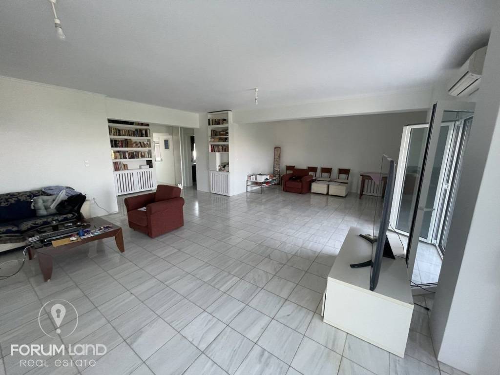 Forumland Real Estate, Σαλόνι με τζάκι