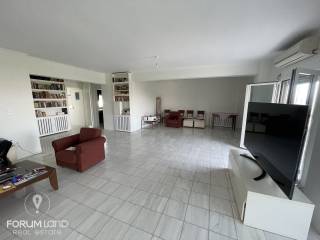 Forumland Real Estate, Σαλόνι με τζάκι