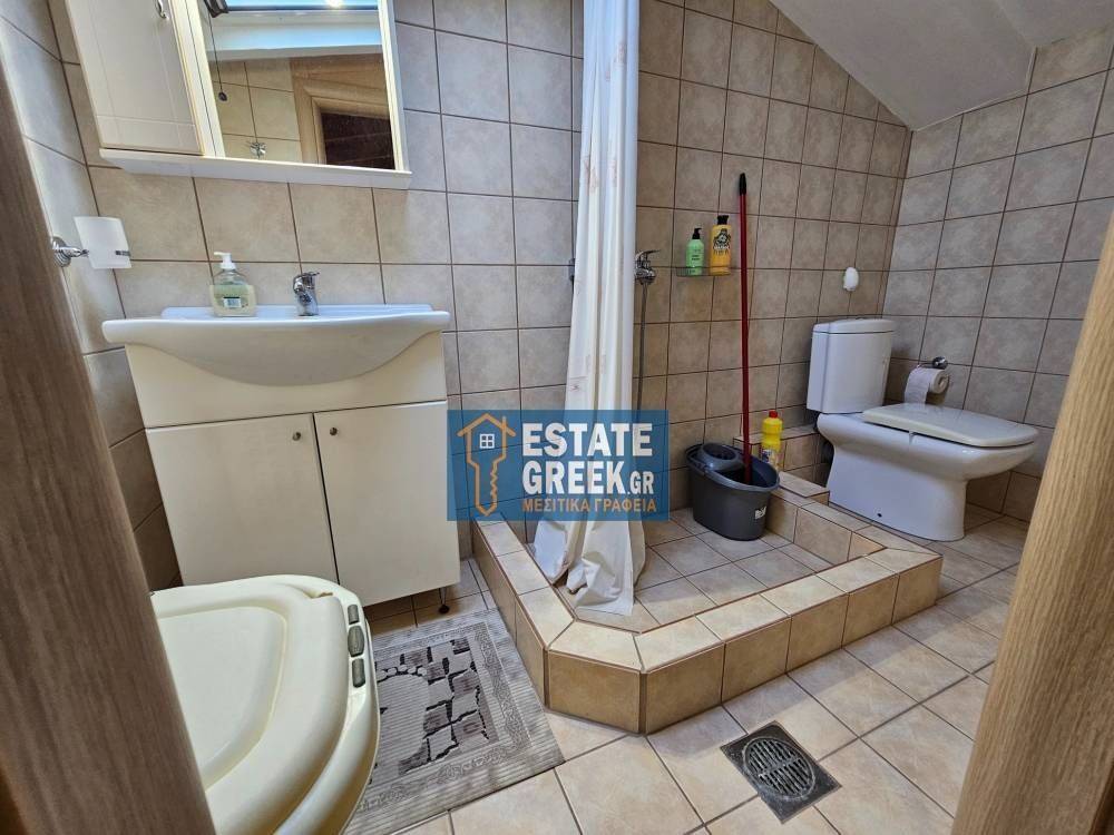 ★ 15 ετών ★ 3 υπνοδωμάτια + 3 μπάνια ★ Πλήρως Επιπλωμένο ★