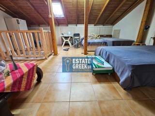 ★ 15 ετών ★ 3 υπνοδωμάτια + 3 μπάνια ★ Πλήρως Επιπλωμένο ★