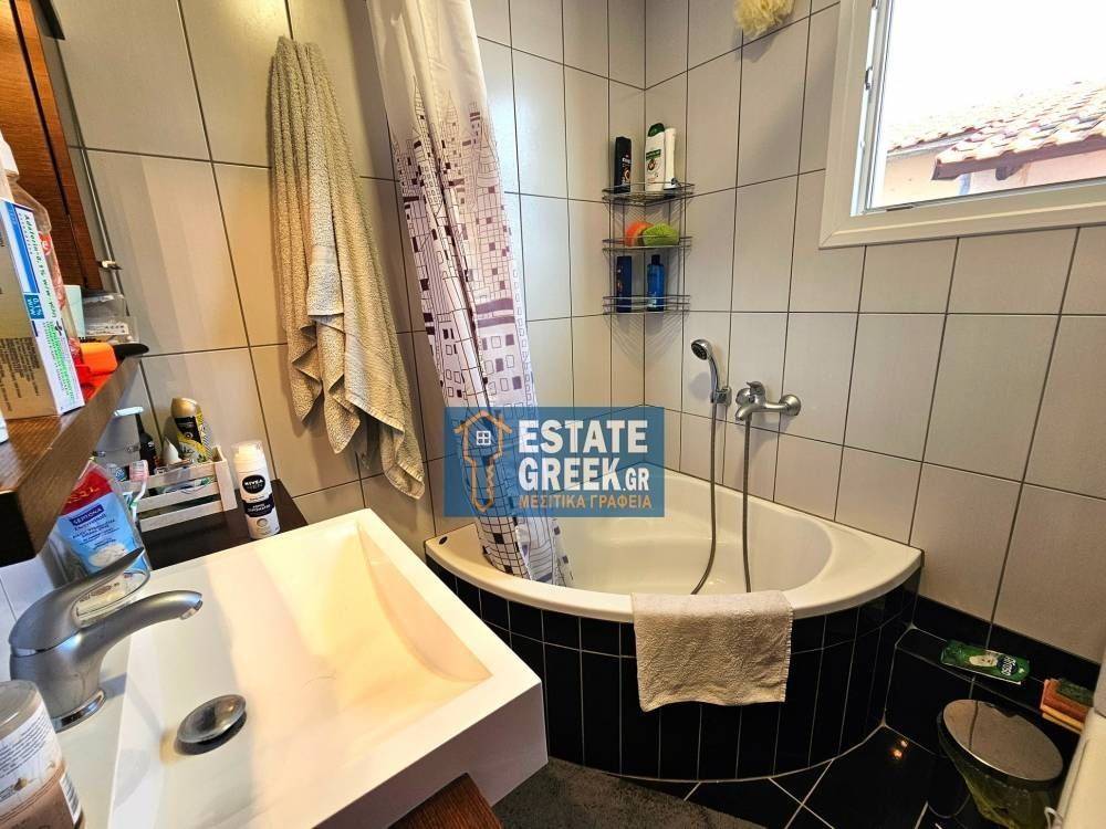 ★ 15 ετών ★ 3 υπνοδωμάτια + 3 μπάνια ★ Πλήρως Επιπλωμένο ★