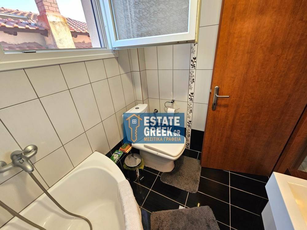 ★ 15 ετών ★ 3 υπνοδωμάτια + 3 μπάνια ★ Πλήρως Επιπλωμένο ★