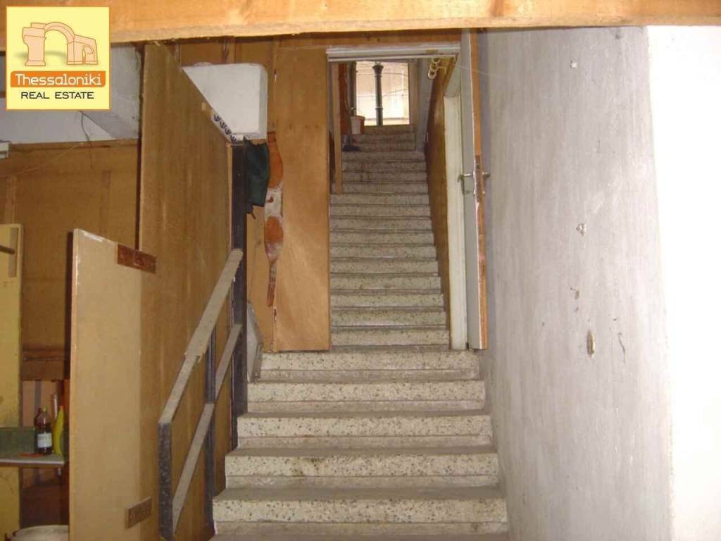 Διοικητήριο, Κατάστημα