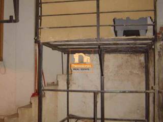 Διοικητήριο, Κατάστημα