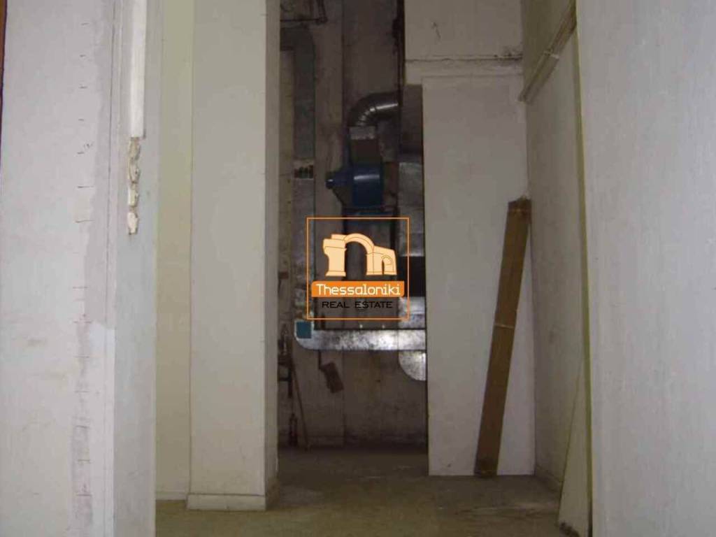 Διοικητήριο, Κατάστημα