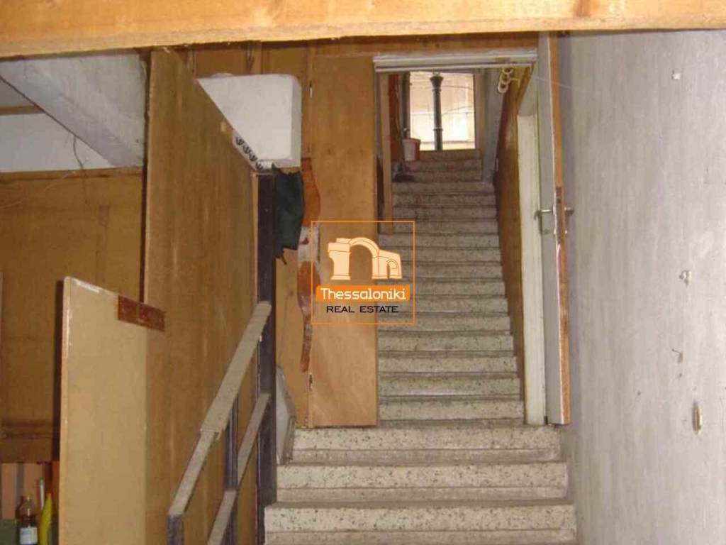 Διοικητήριο, Κατάστημα