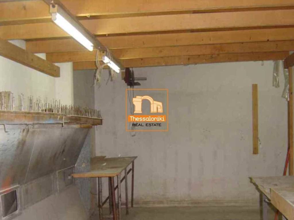 Διοικητήριο, Κατάστημα