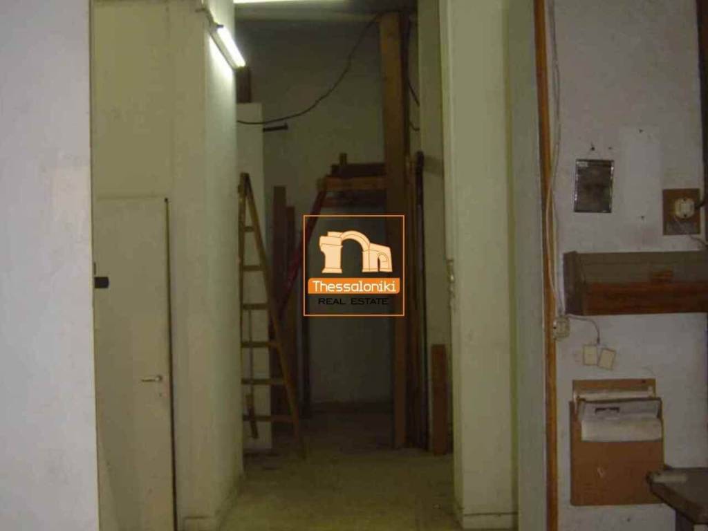 Διοικητήριο, Κατάστημα