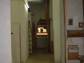 Διοικητήριο, Κατάστημα