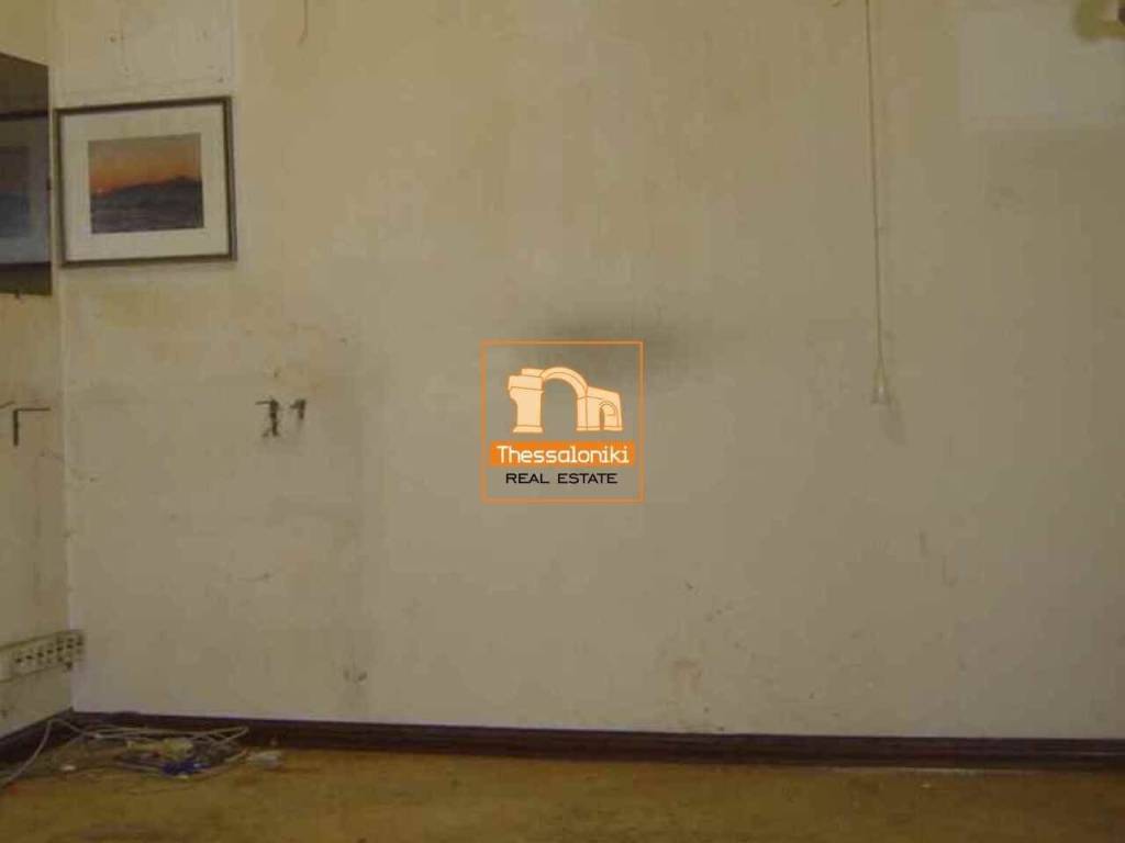 Διοικητήριο, Κατάστημα