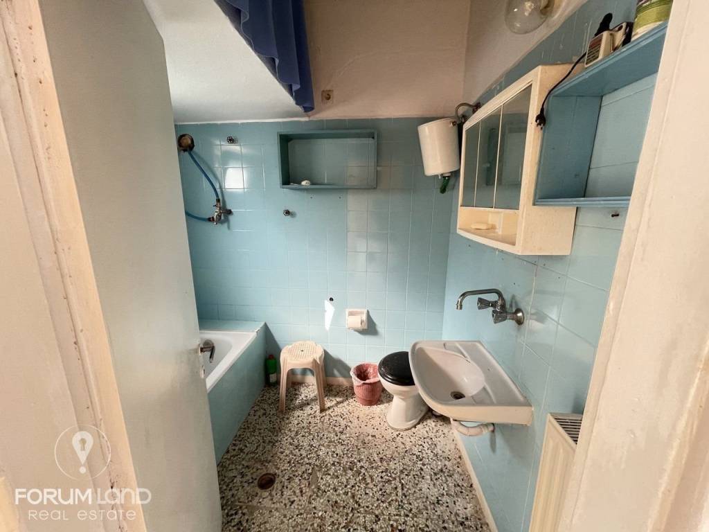 Forumland Real Estate, Μπάνιο