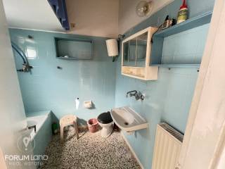 Forumland Real Estate, Μπάνιο