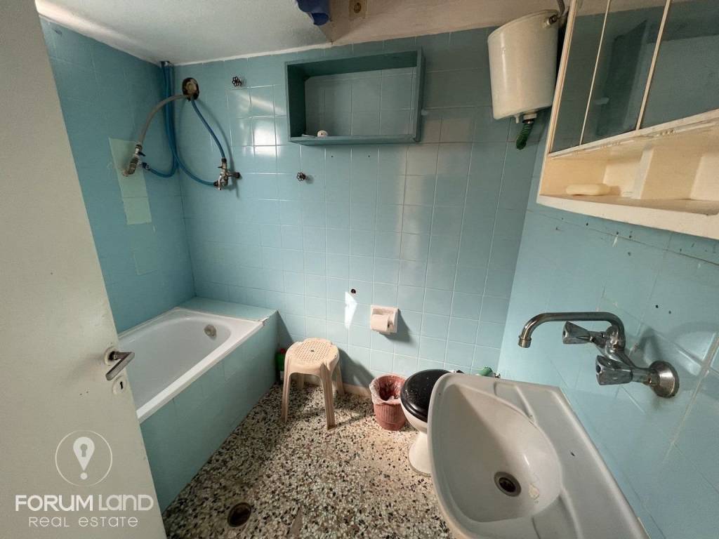 Forumland Real Estate, Μπάνιο