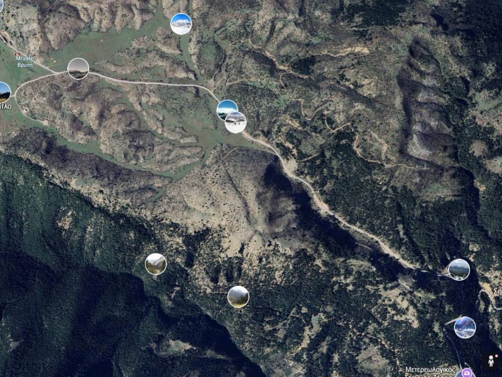 sto kokkino chionodromiko zereias ,ston stayro to oikopedo