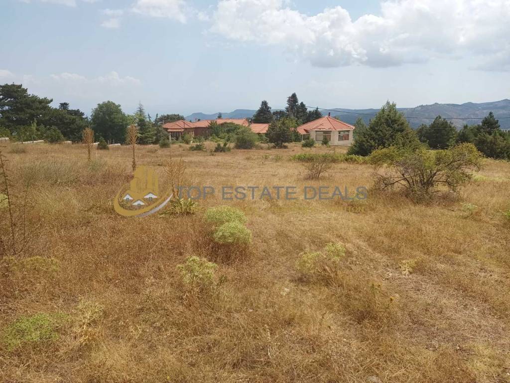 Agrotemachio kai sto bathos to xenodocheio