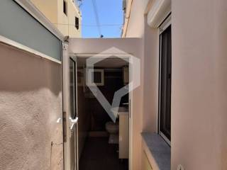 ισόγειο-εξωτερικό μπάνιο