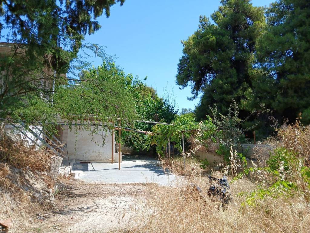 AGROTEMACHIO KAI KATOIKIA