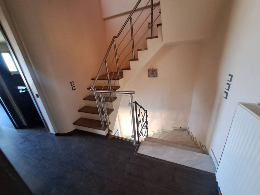 Α ΟΡΟΦΟΣ -3Υ/Δ ΜΕ ΒΕΣΤΙΑΡΙΟ  και ΜΕΓΑΛΟ ΜΠΑΝΙΟ