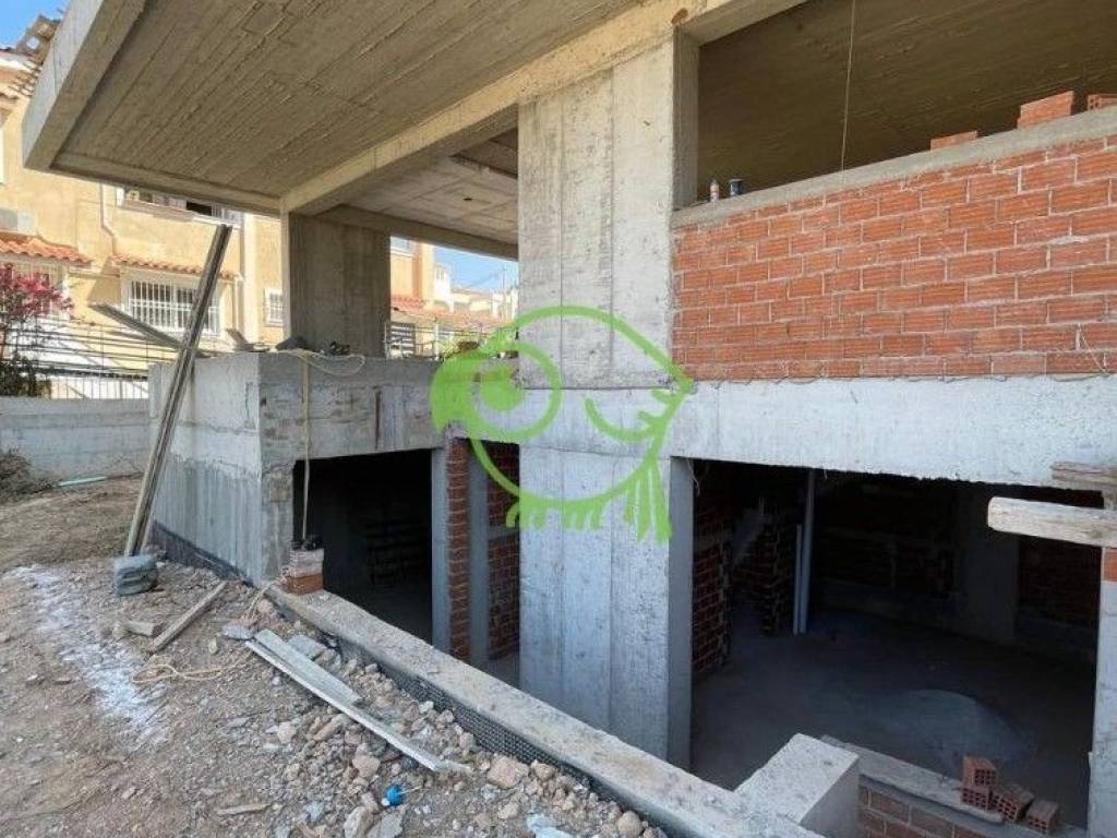 Opse mezonetas apo ton idiotiko kepo (emiypogeio kai isogeio)