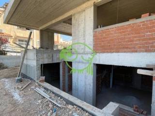 Opse mezonetas apo ton idiotiko kepo (emiypogeio kai isogeio)