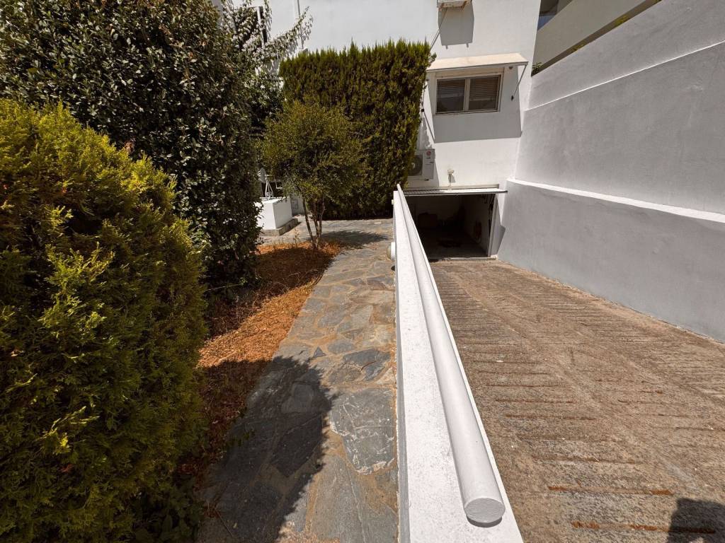 Piso ayle kai eisodos idiotikoy gkaraz