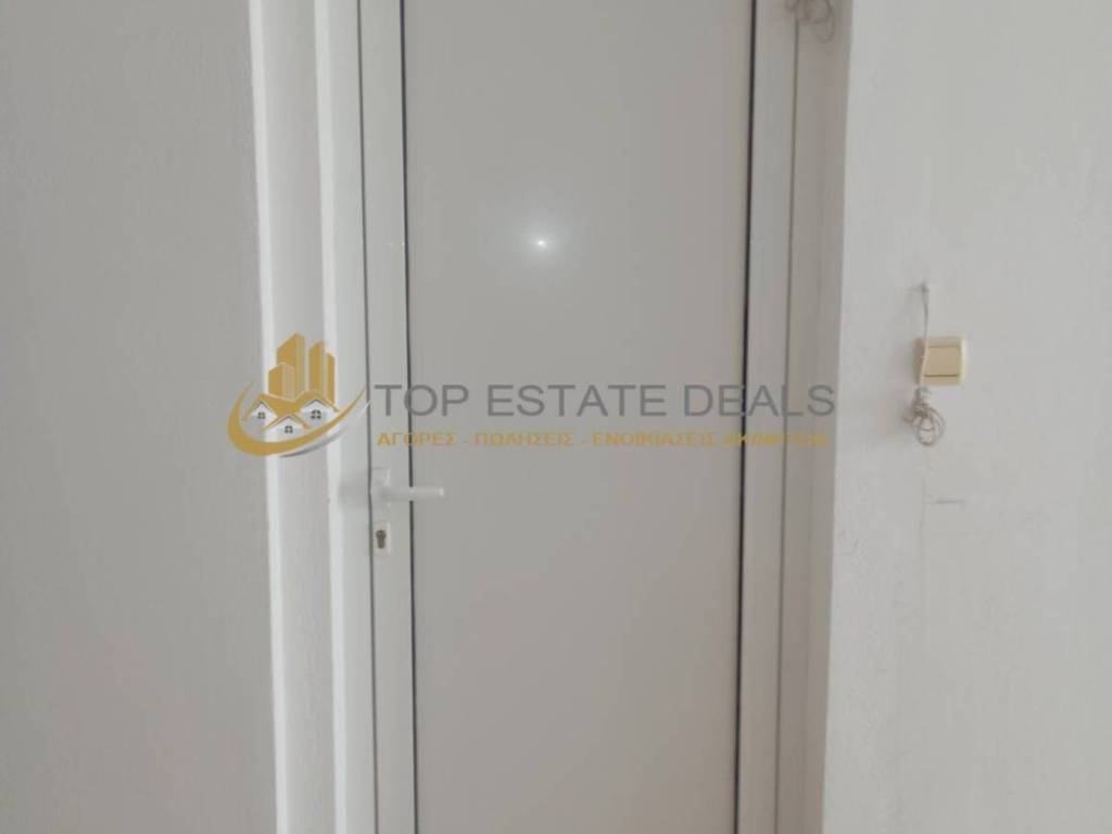 porta epikoinonias me to klimakostasio tes polykatoikias