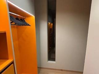 Forumland Real Estate, Ντουλάπα