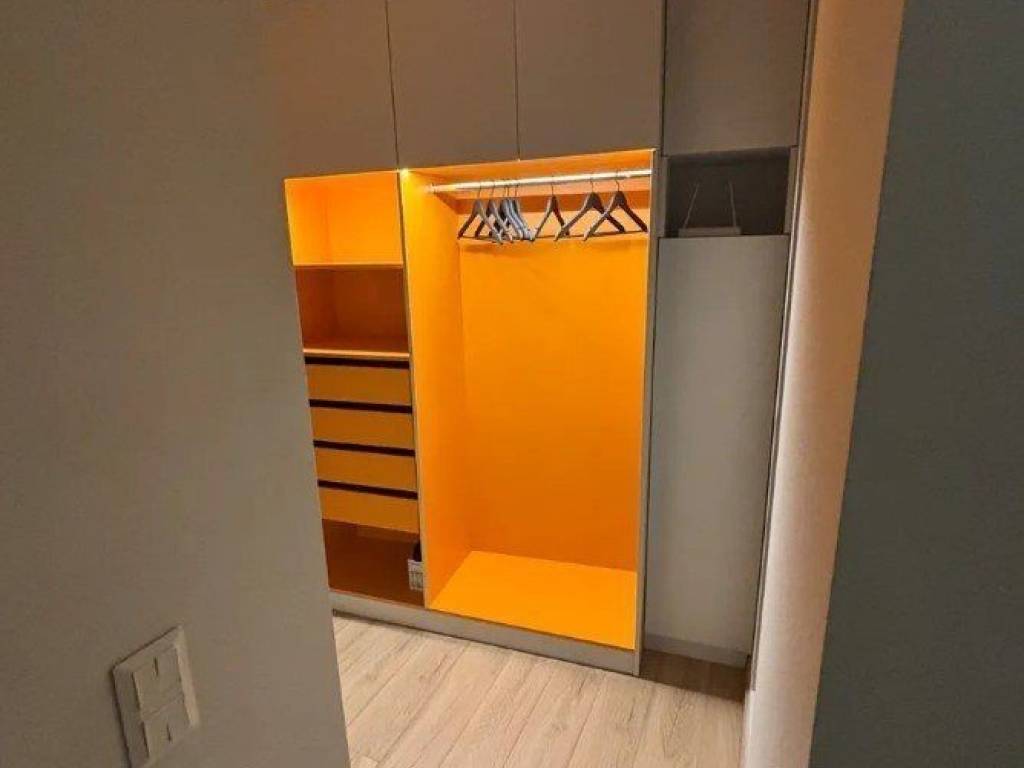 Forumland Real Estate, Ντουλάπα