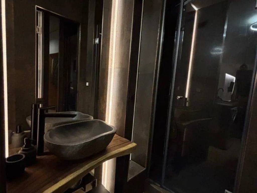 Forumland Real Estate, Μπάνιο