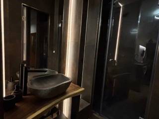 Forumland Real Estate, Μπάνιο