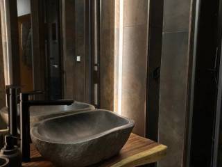 Forumland Real Estate, Μπάνιο