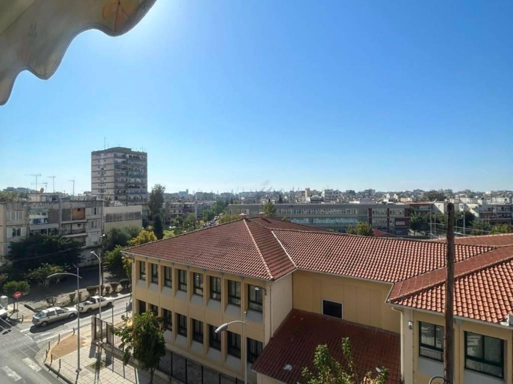 ΘΕΑ ΑΠΟ ΤΟ ΜΠΑΛΚΟΝΙ