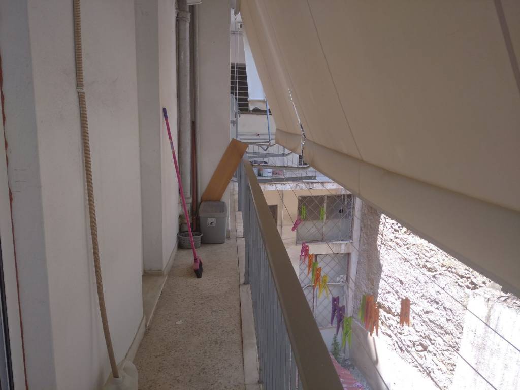 Μπαλκόνι με τέντες