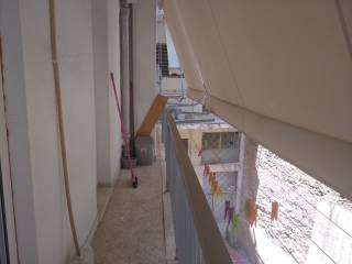 Μπαλκόνι με τέντες