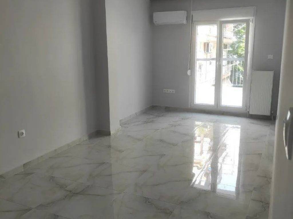 Forumland Real Estate, Σαλόνι