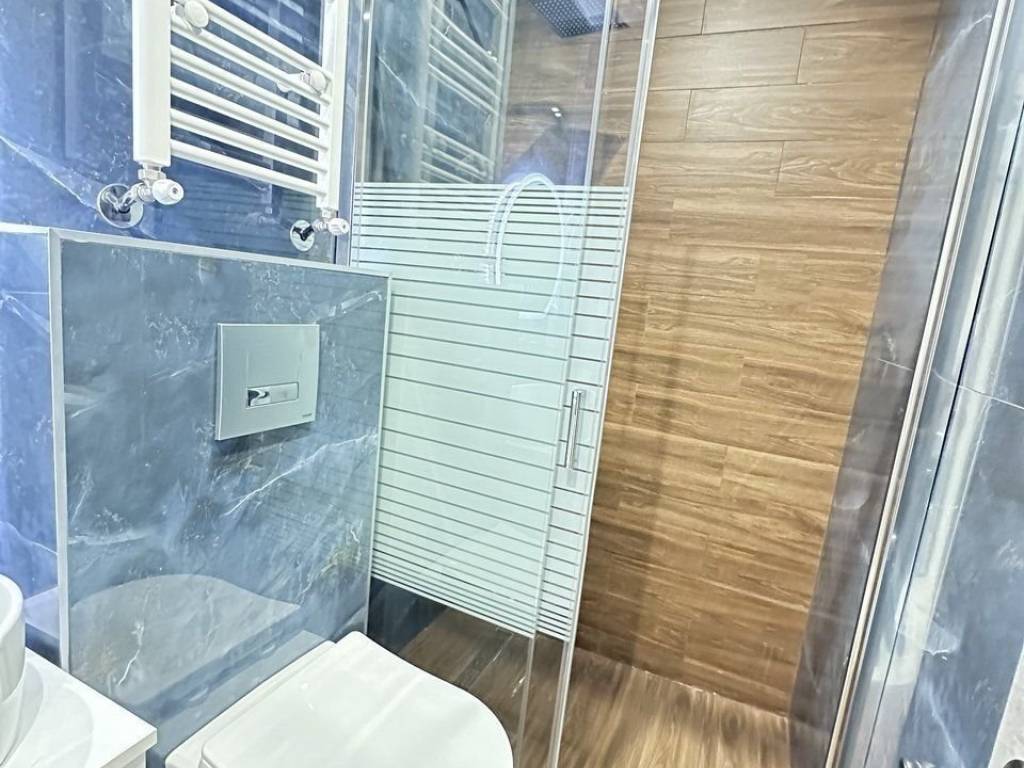 Forumland Real Estate, Μπάνιο