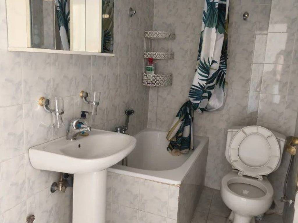 Forumland Real Estate, Μπάνιο