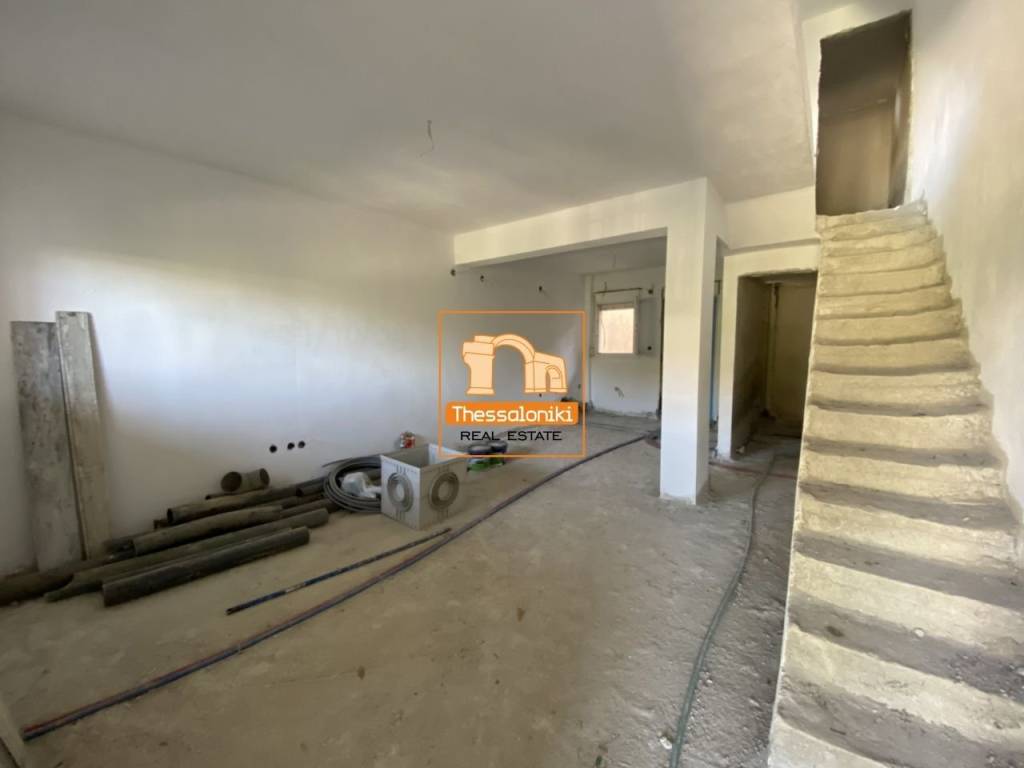 Μεσημέρι, Συγκρότημα κατοικιών