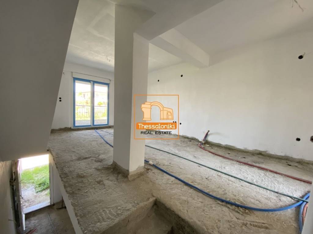 Μεσημέρι, Συγκρότημα κατοικιών