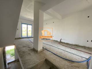 Μεσημέρι, Συγκρότημα κατοικιών