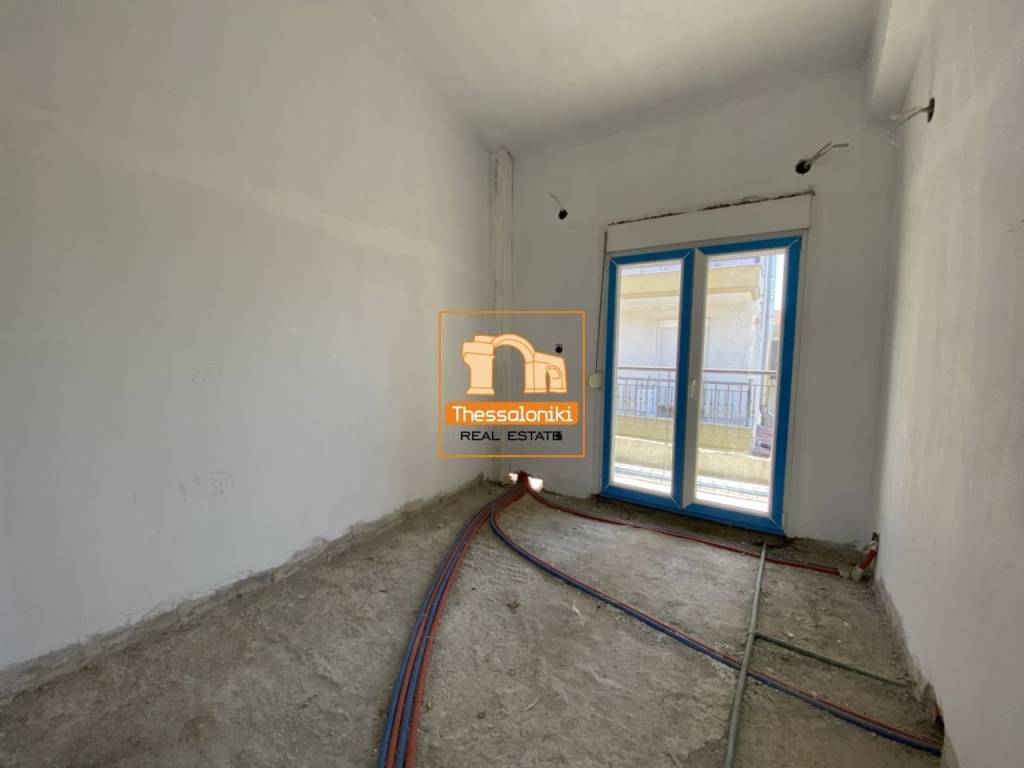 Μεσημέρι, Συγκρότημα κατοικιών