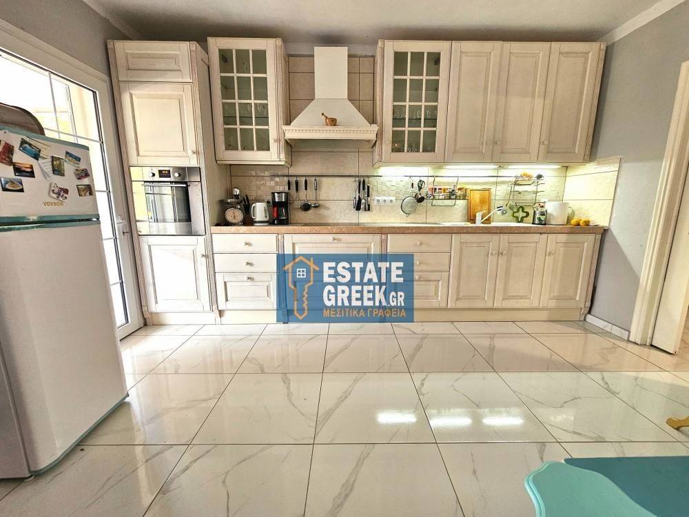 ★ Πλήρως επιπλωμένη ★ Κλειστό γκαράζ 27τμ ★ 4 υπνοδωμάτια + 2 μπάνια ★ 