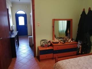 (πρώτο υπνοδωμάτιο)